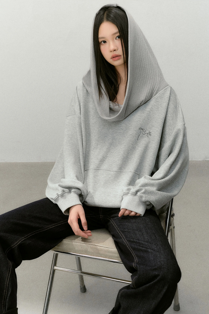 비대칭 후드 스웨터