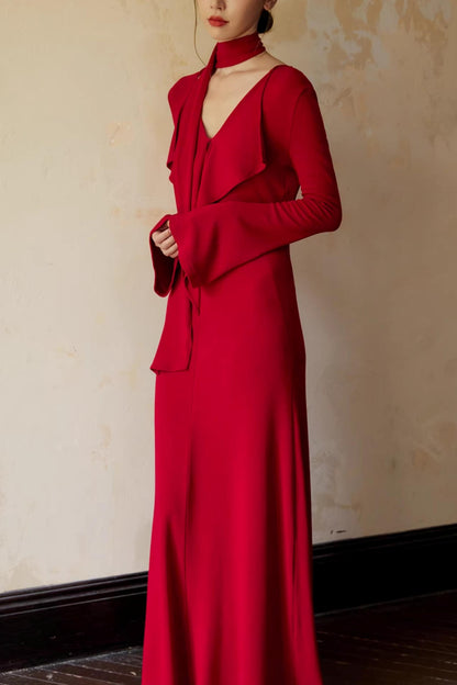 Rot gestricktes Kleid mit Band
