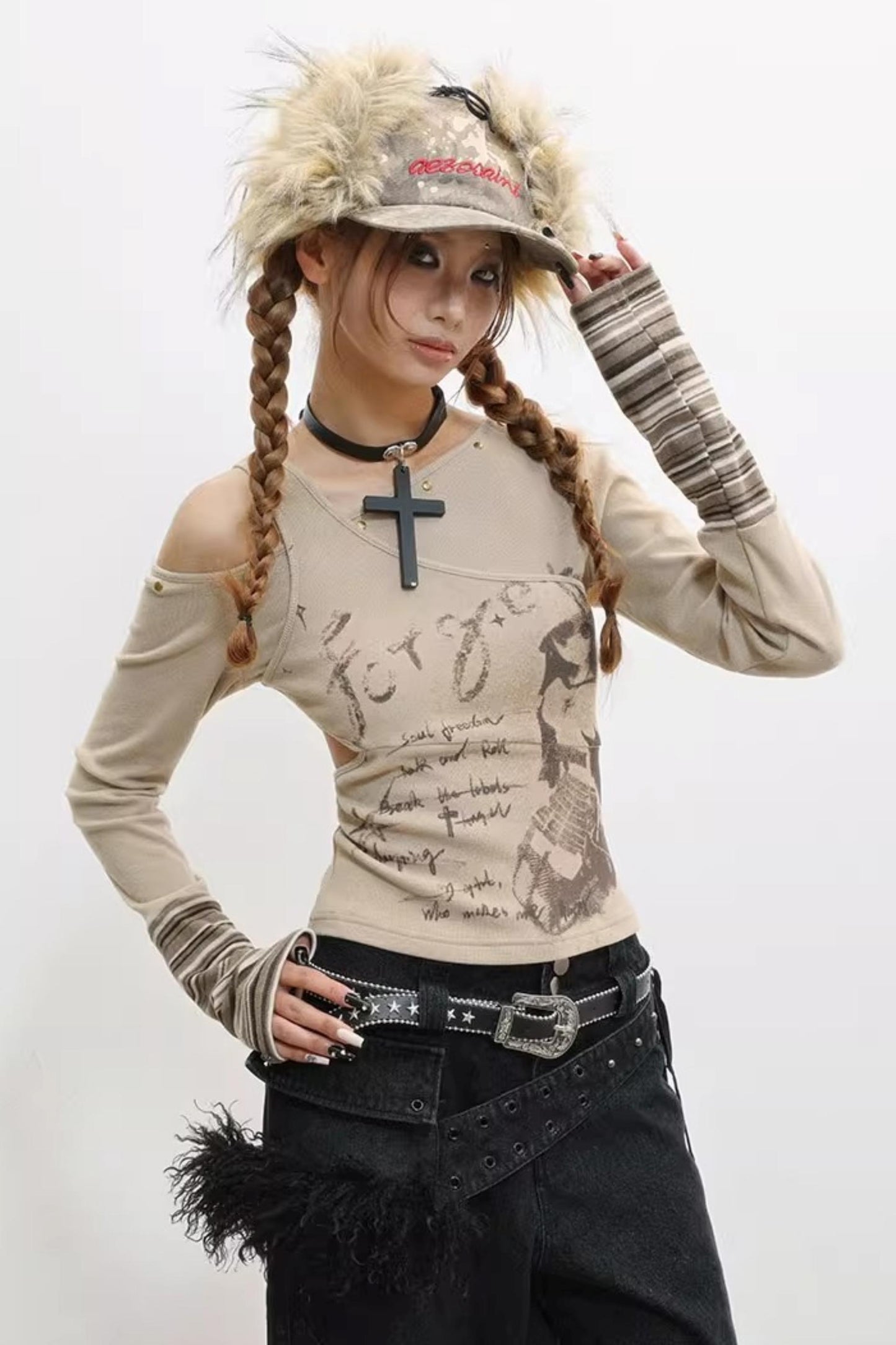 Off-the-Shoulder Patchwork Print Knitted Base Shirt