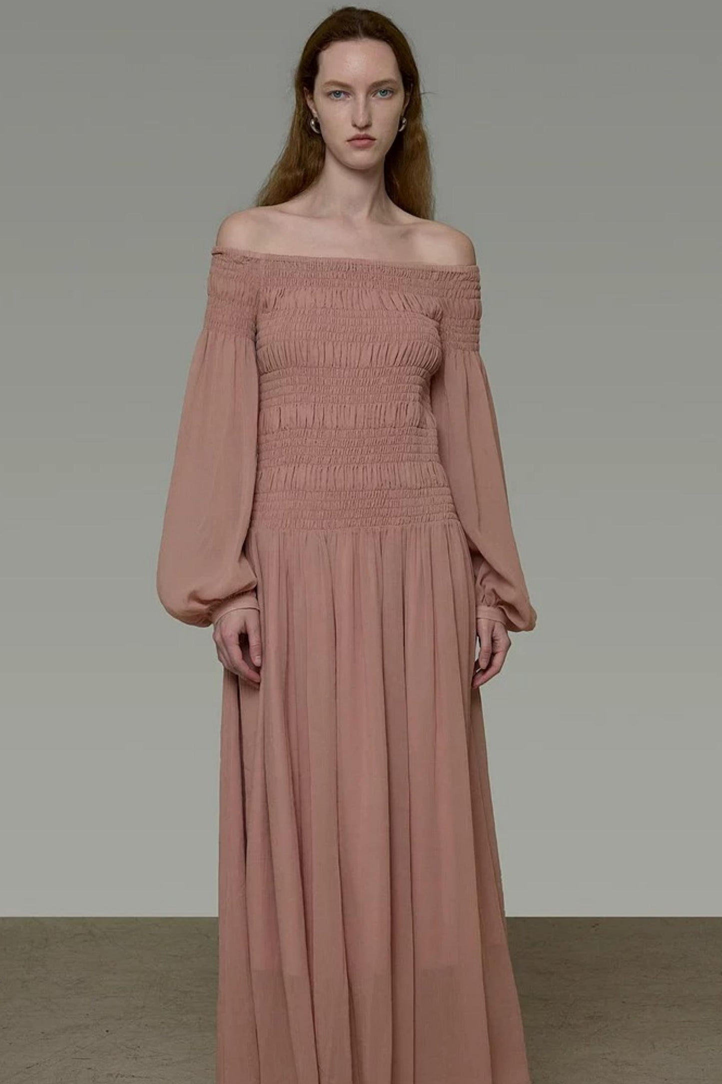 Französisches One-Shoulder-Kleid