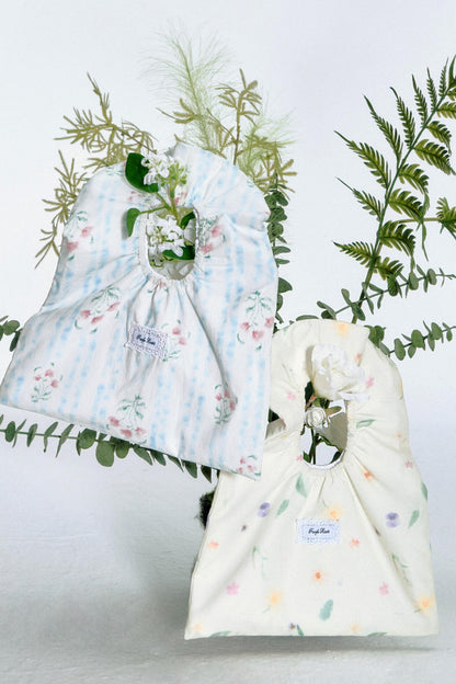 Charm Floral Wristlet Bag