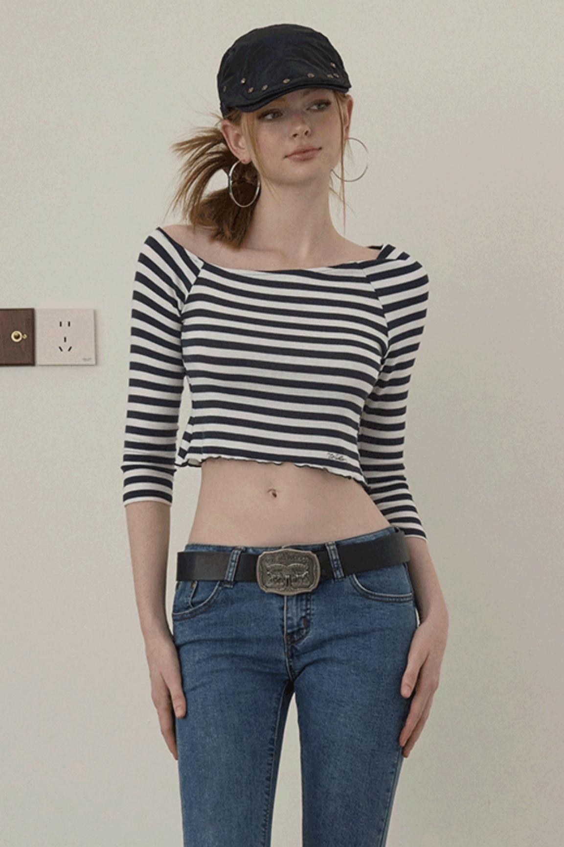 Schräges Schulter-Mid-Sleeve-Top