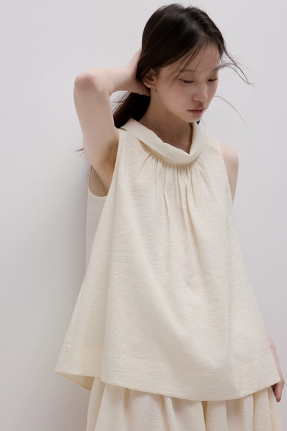 Completo con maglia dalla texture a bolle di mezza estate