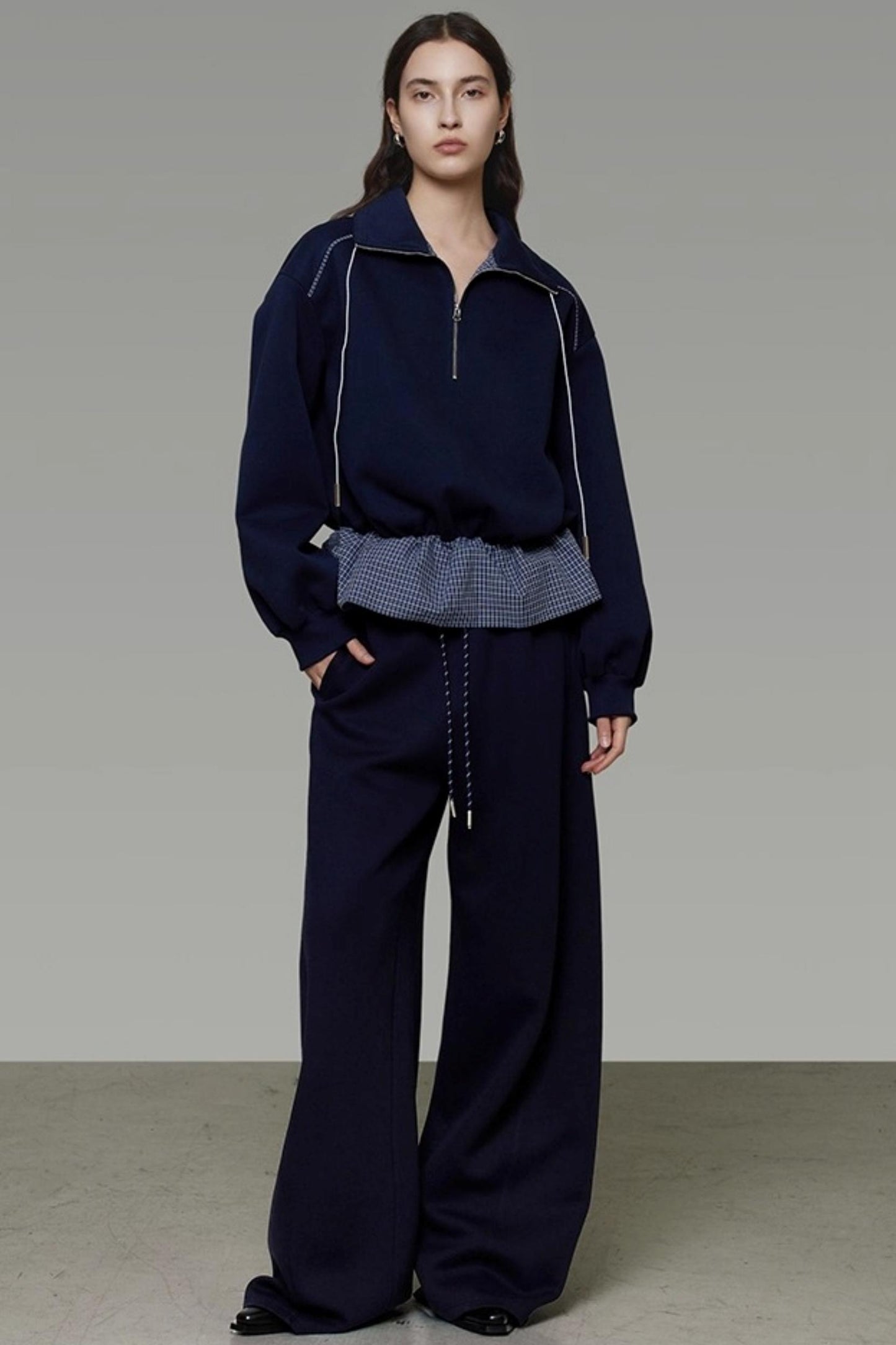 Contrasting Stand Collar Sweatshirt