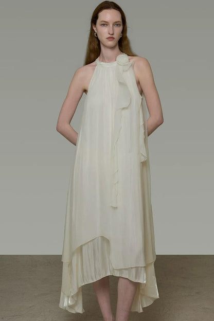 Robe féminine à volants et épaules dénudées