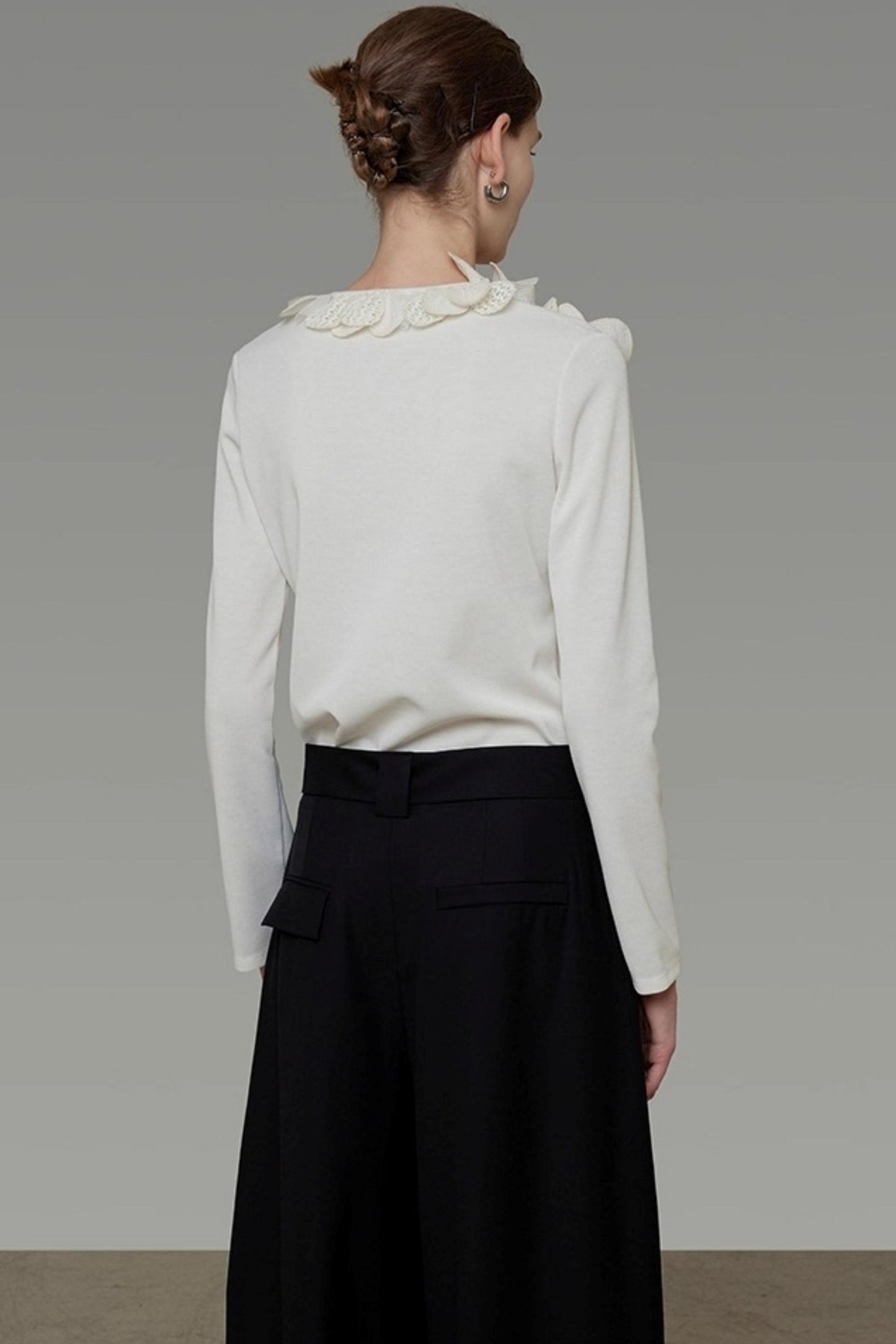 Three-Dimensional V-Neck Knitted Sweater