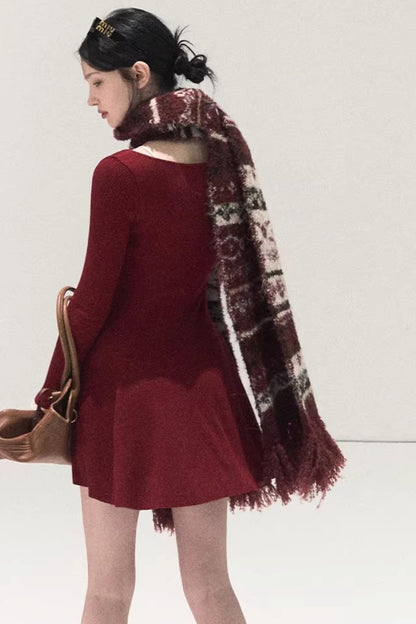 Gestreiftes Kleid mit Ballettkragen