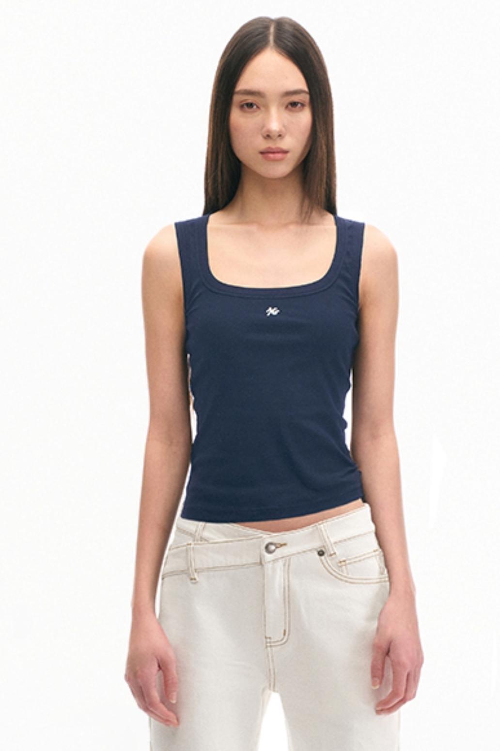 Slim U-Neck Sports Top