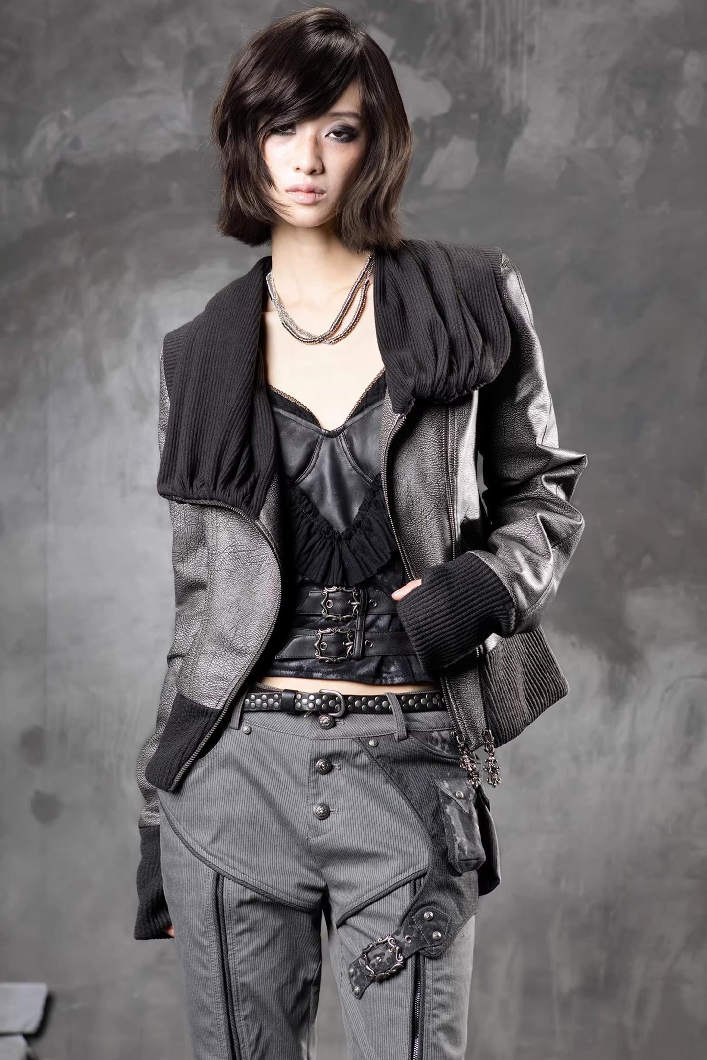 Dunkle Nischen-Lederjacke