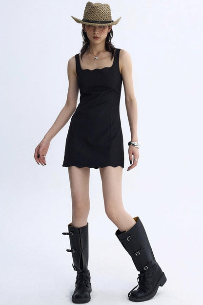 Wavy Black Princess Line Split Waist Dress