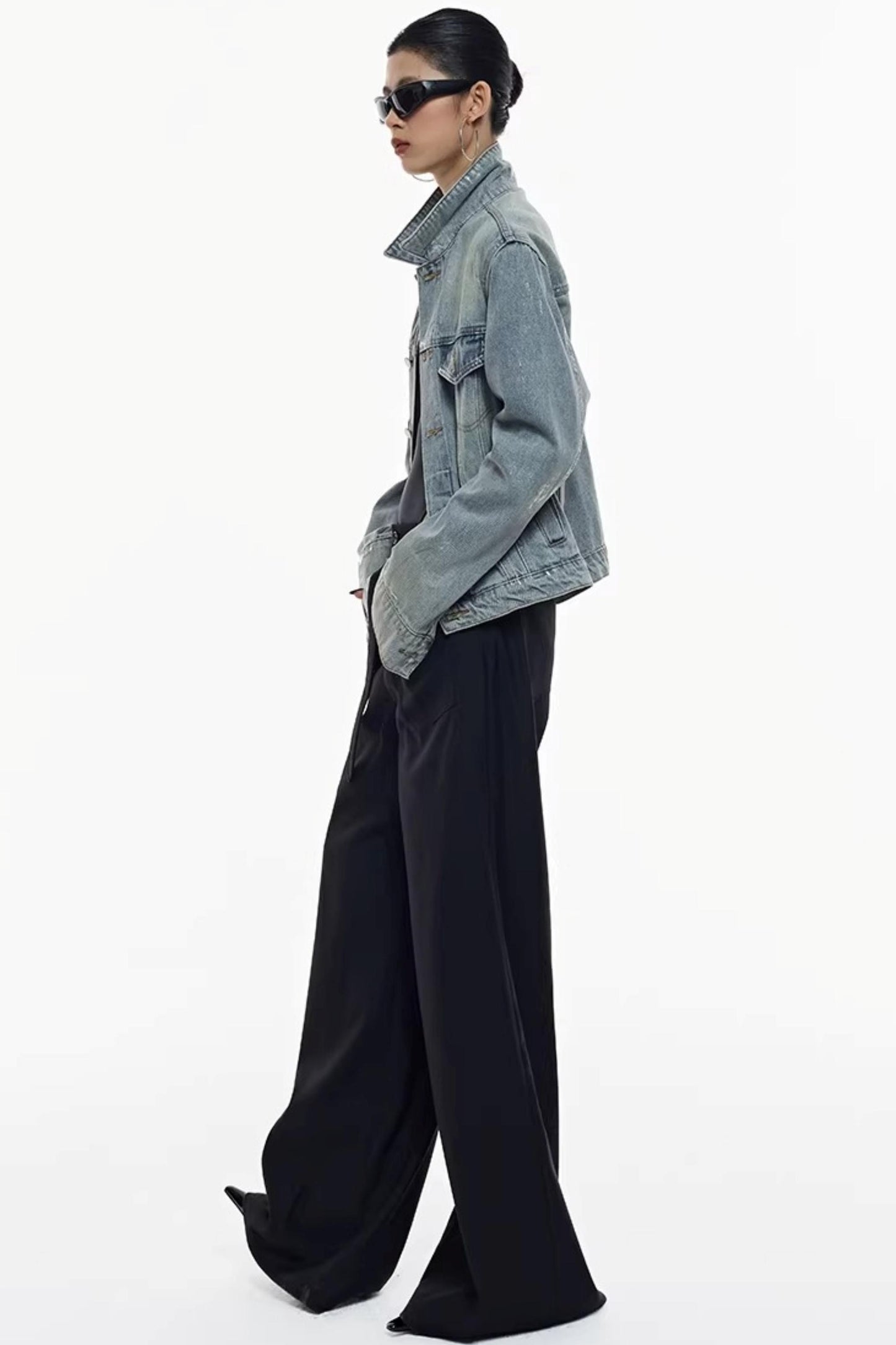Handgefertigte Jeansjacke mit Silberverzierung