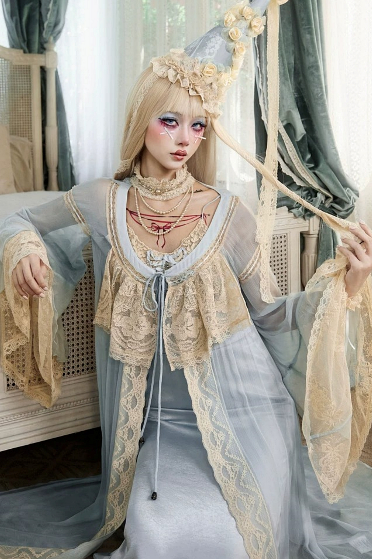 Rokoko-Spitzenstrickjacke
