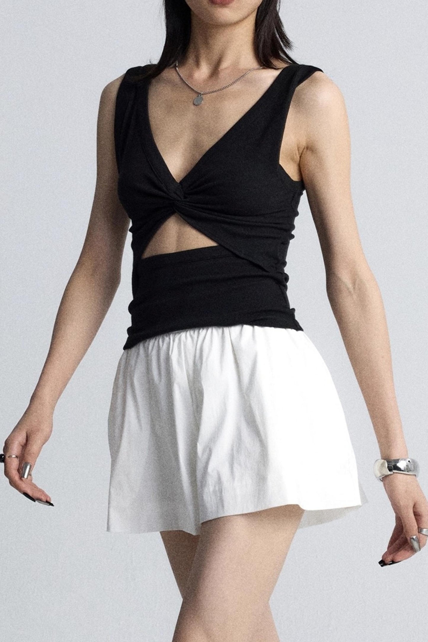 Black And White V-Neck Twisted Cut-Out Slim Vest