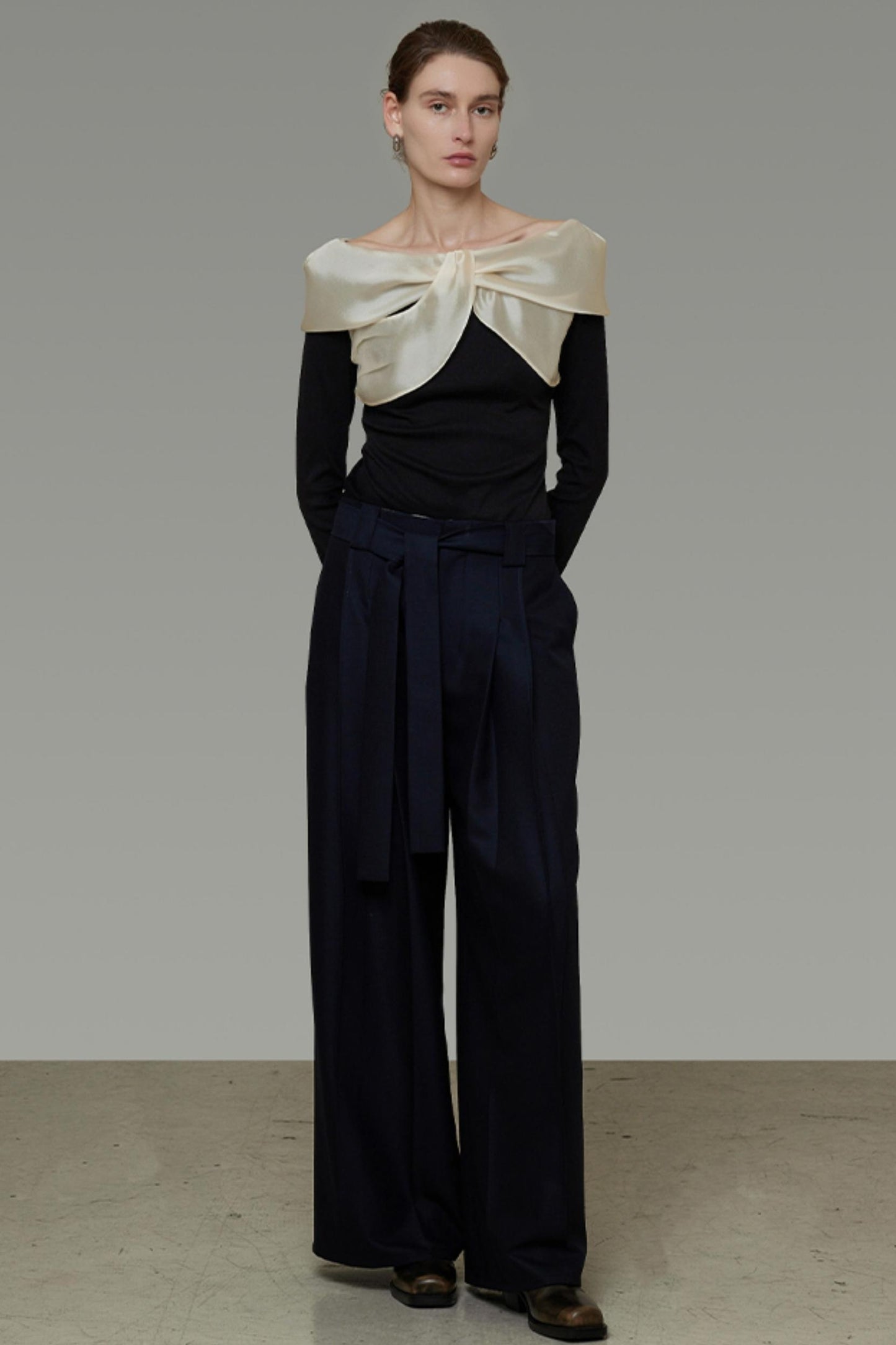 Slim Collar Knitted Top