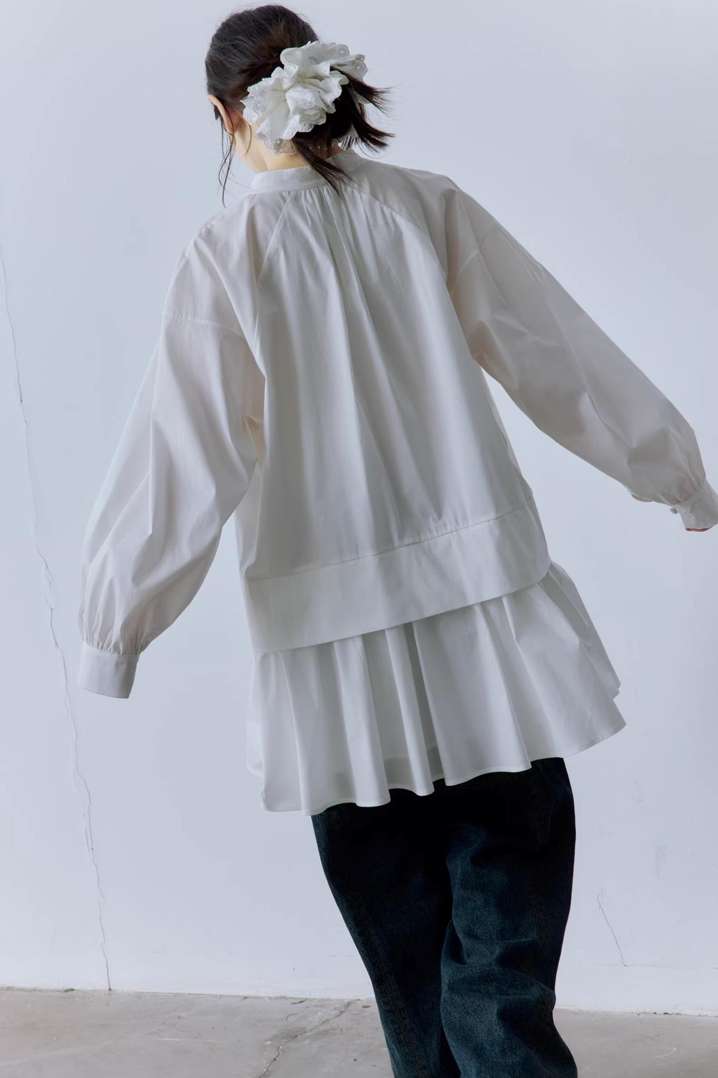 Nebelig weißes Baumwollkleid
