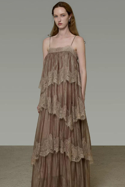 Französisches langes Kleid mit Spitzeneinsätzen