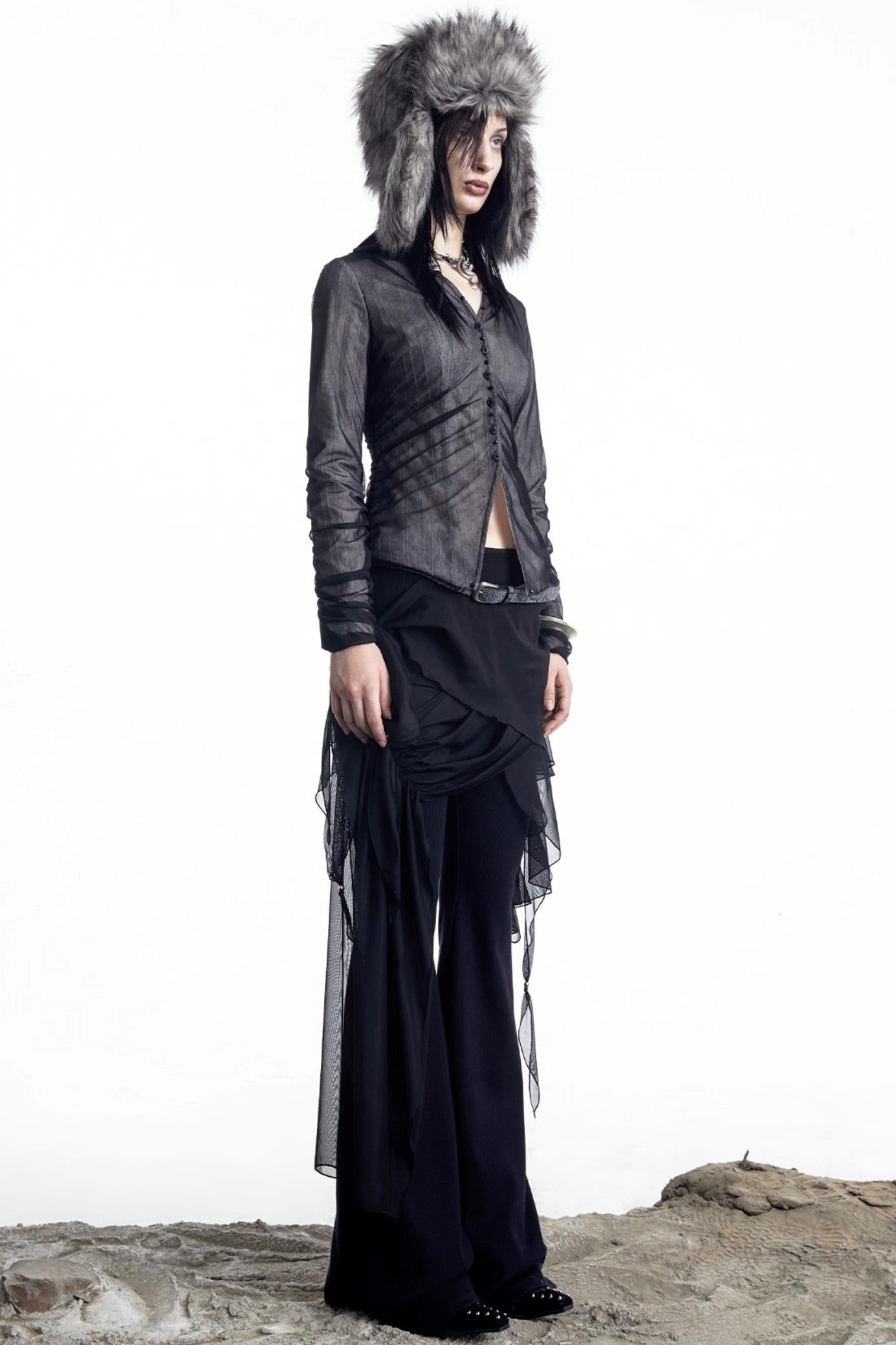 Lux Lace Stitching Big V-Neck Shirt