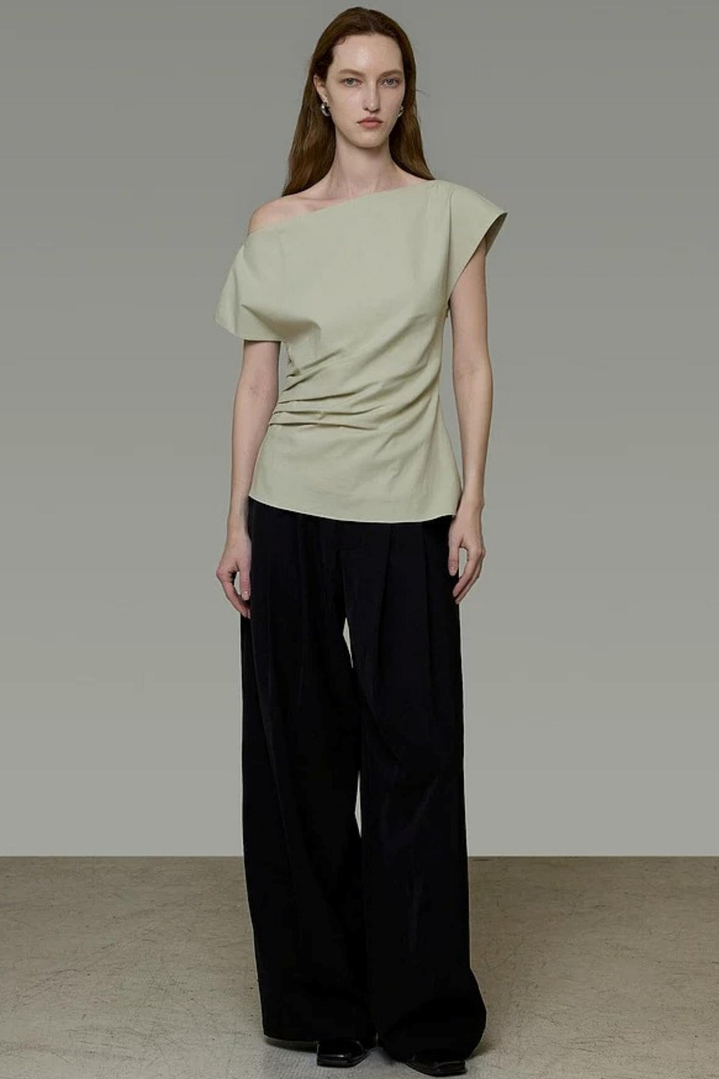 Niche Elegant Off-Shoulder Top