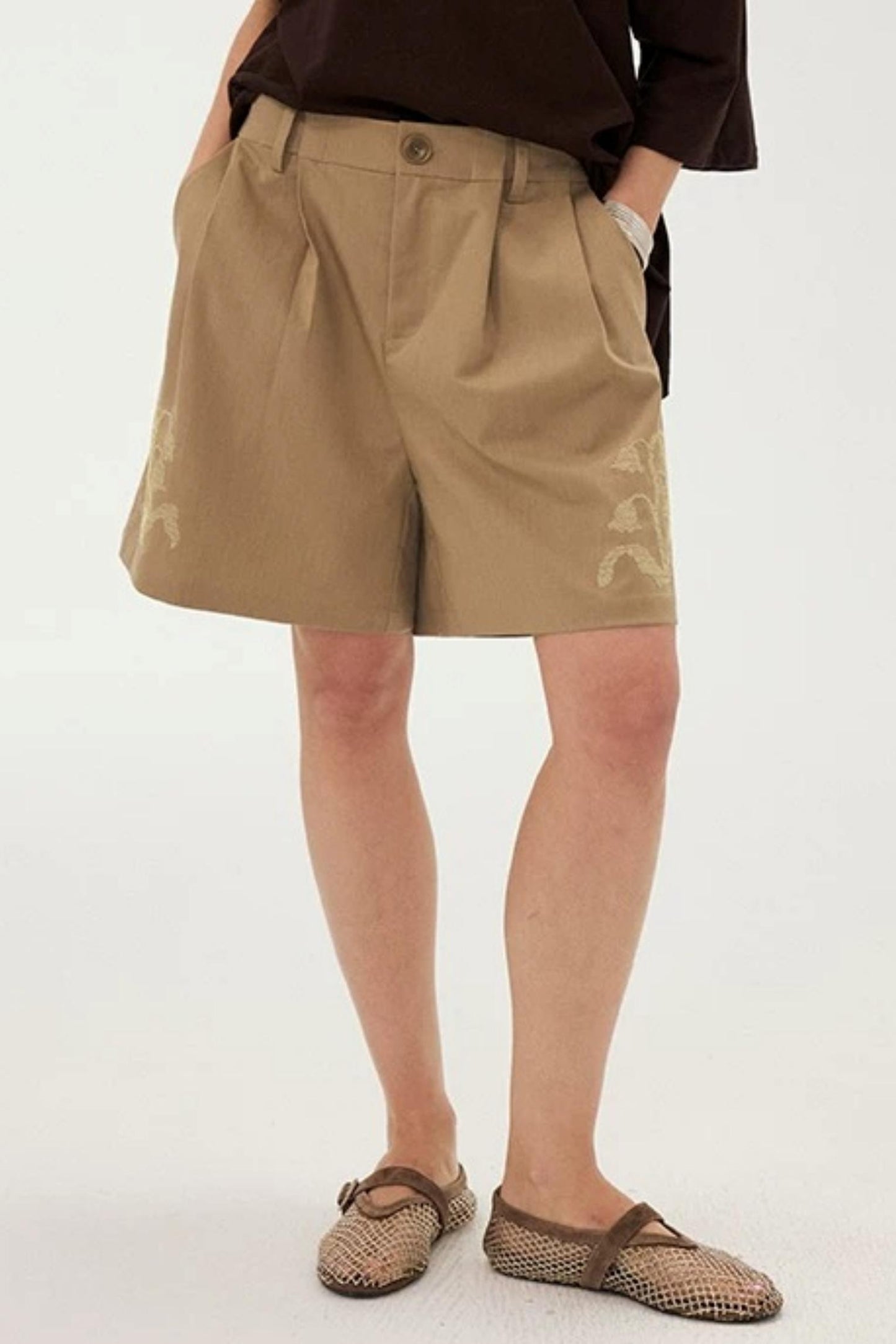 Pleated Coffee Wide-Leg Shorts