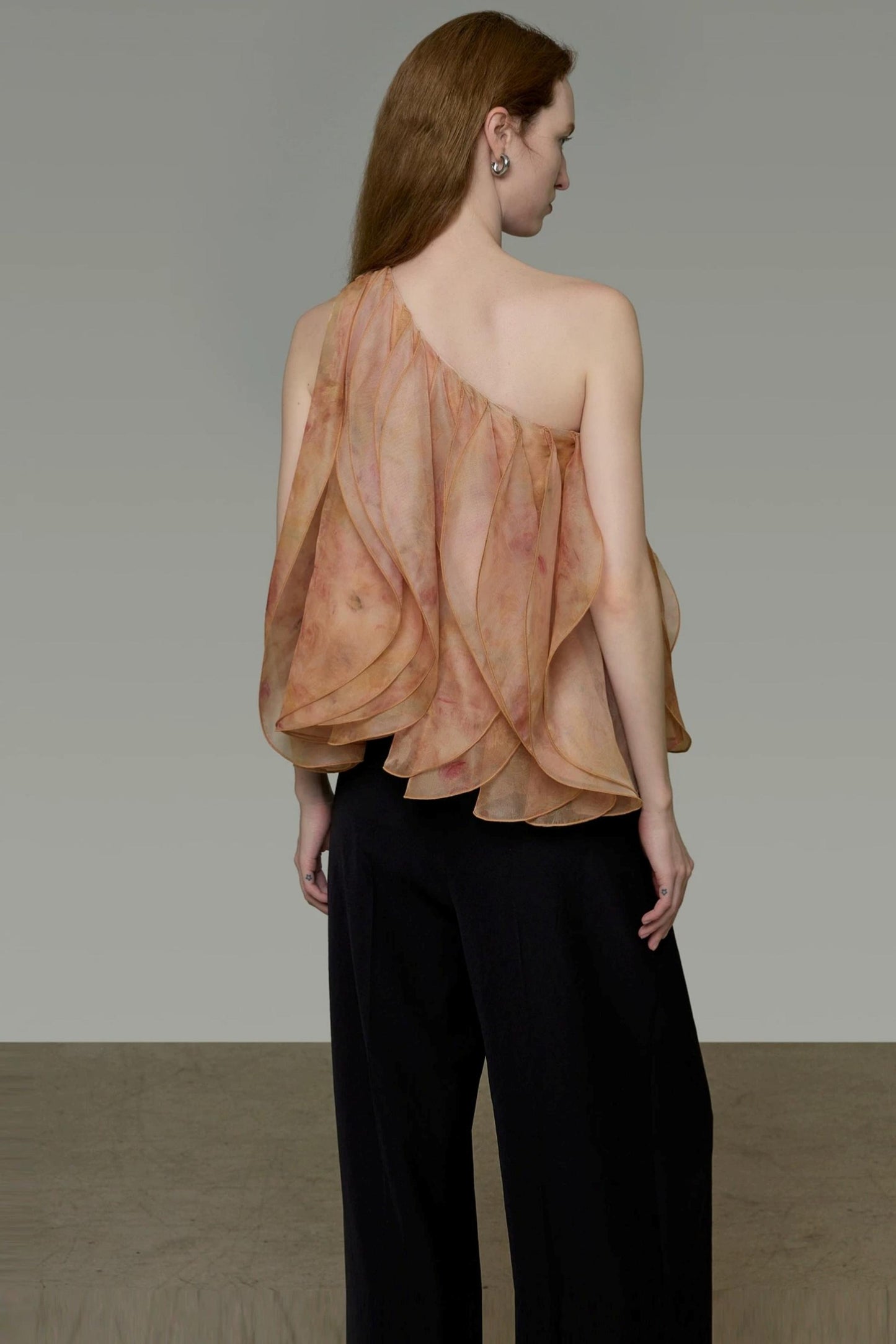 Camicia stile francese con spalle scoperte