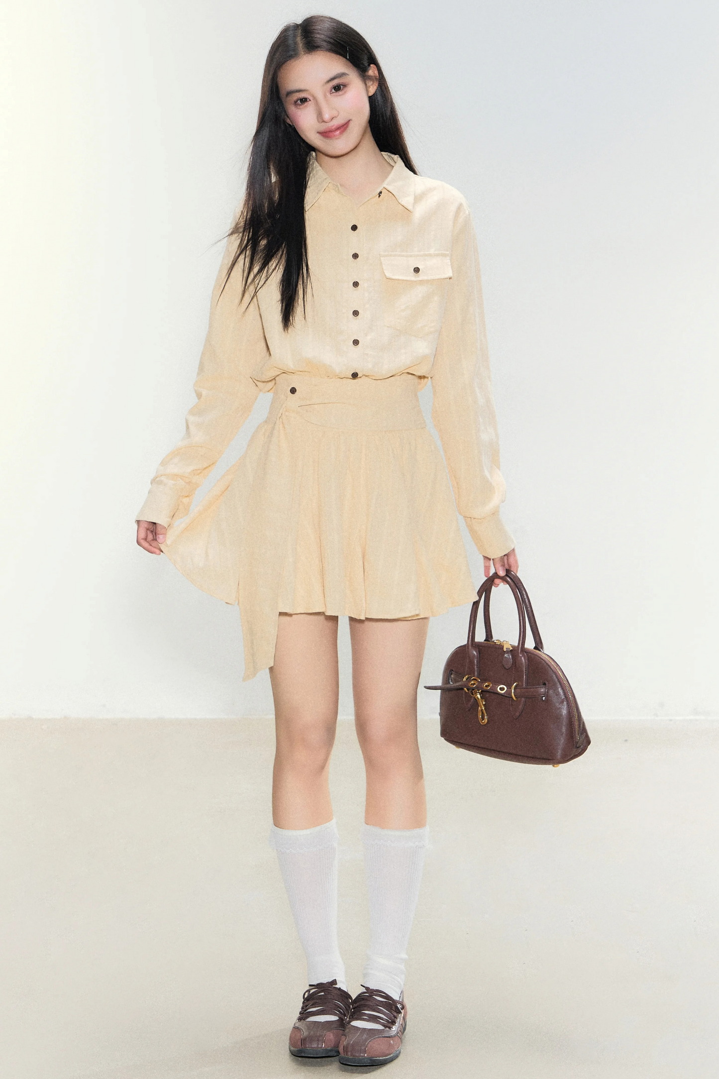 Gelbes Plissee-Hemdkleid