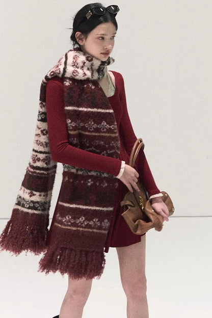 Gestreiftes Kleid mit Ballettkragen