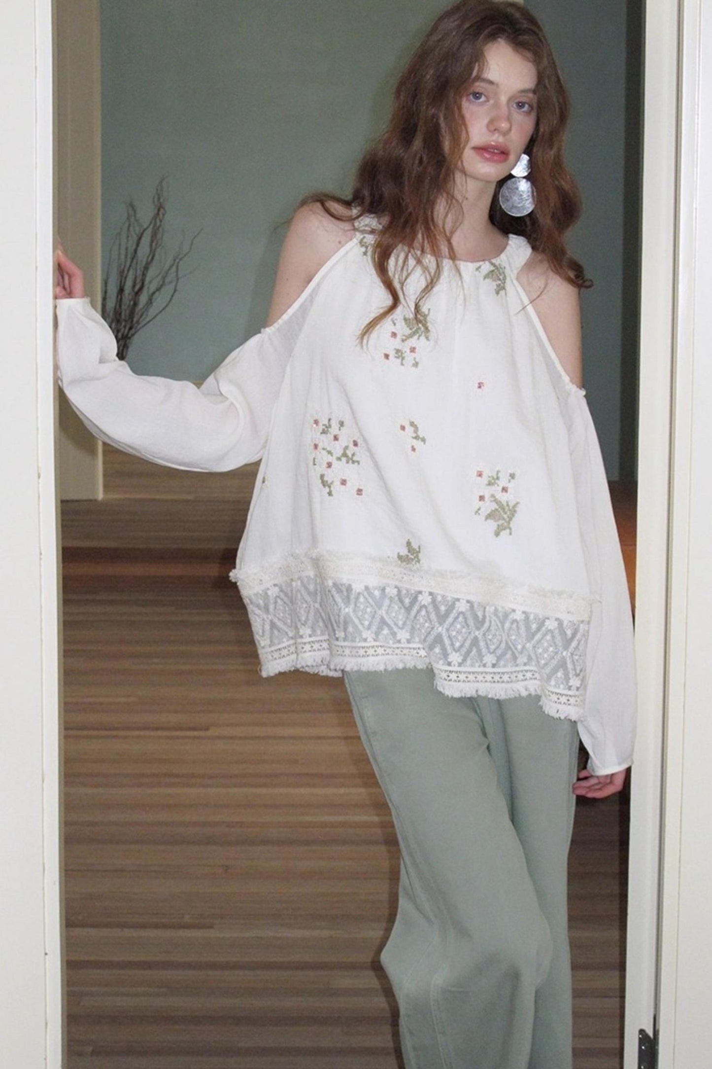 Neoclassical Embroidery Off-the-Shoulder Top