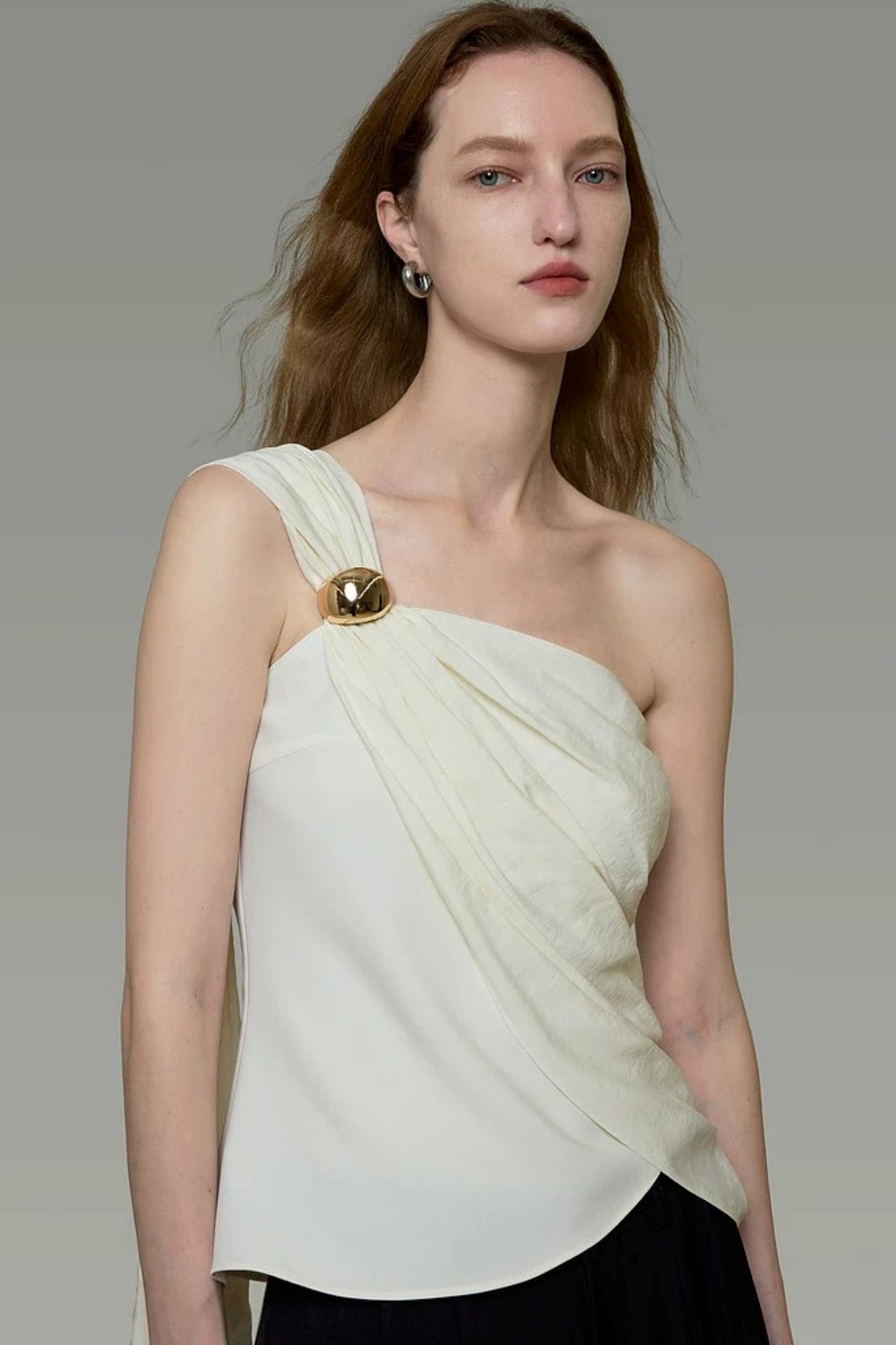 Asymmetrische Weste mit Metallschnalle