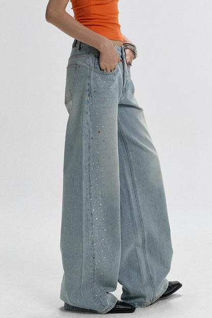 Blaue Jeans mit Edelsteinen und Diamanten