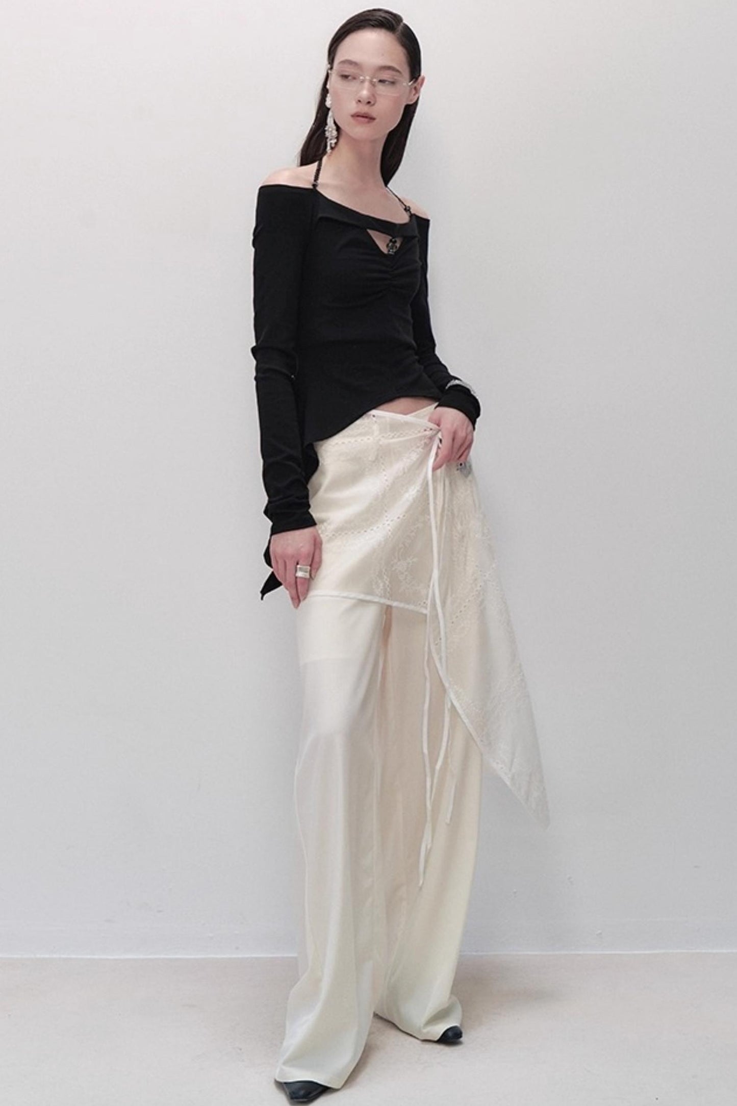 Dreams Weaving Thin One-Shoulder V-Neck T-Shirt