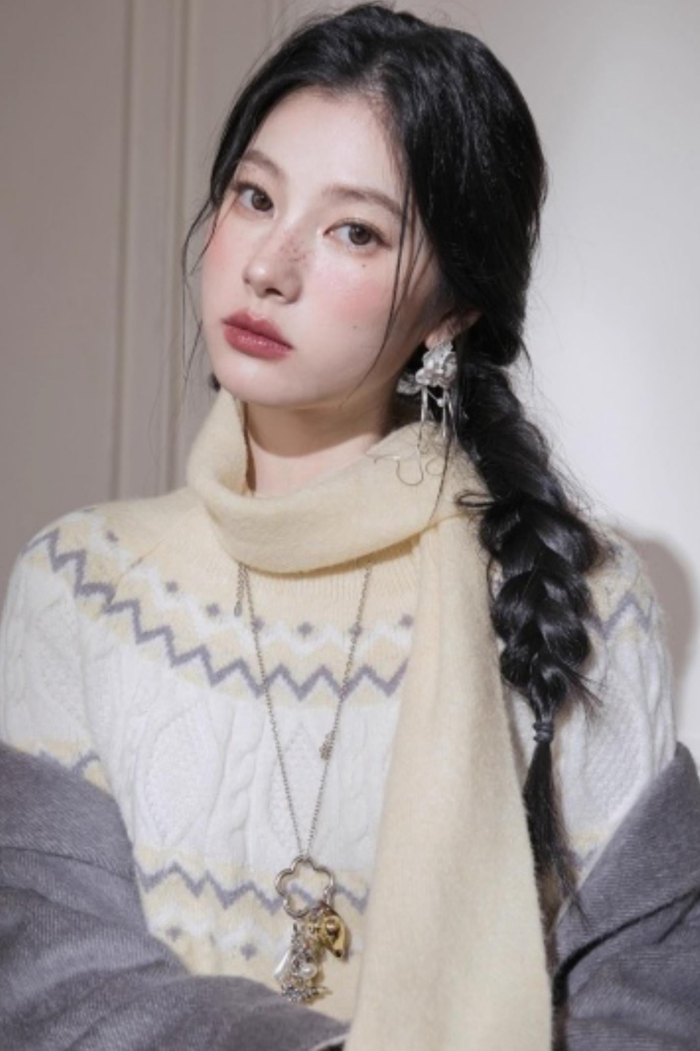 Jacquard Wool Sweater With Scarf Set