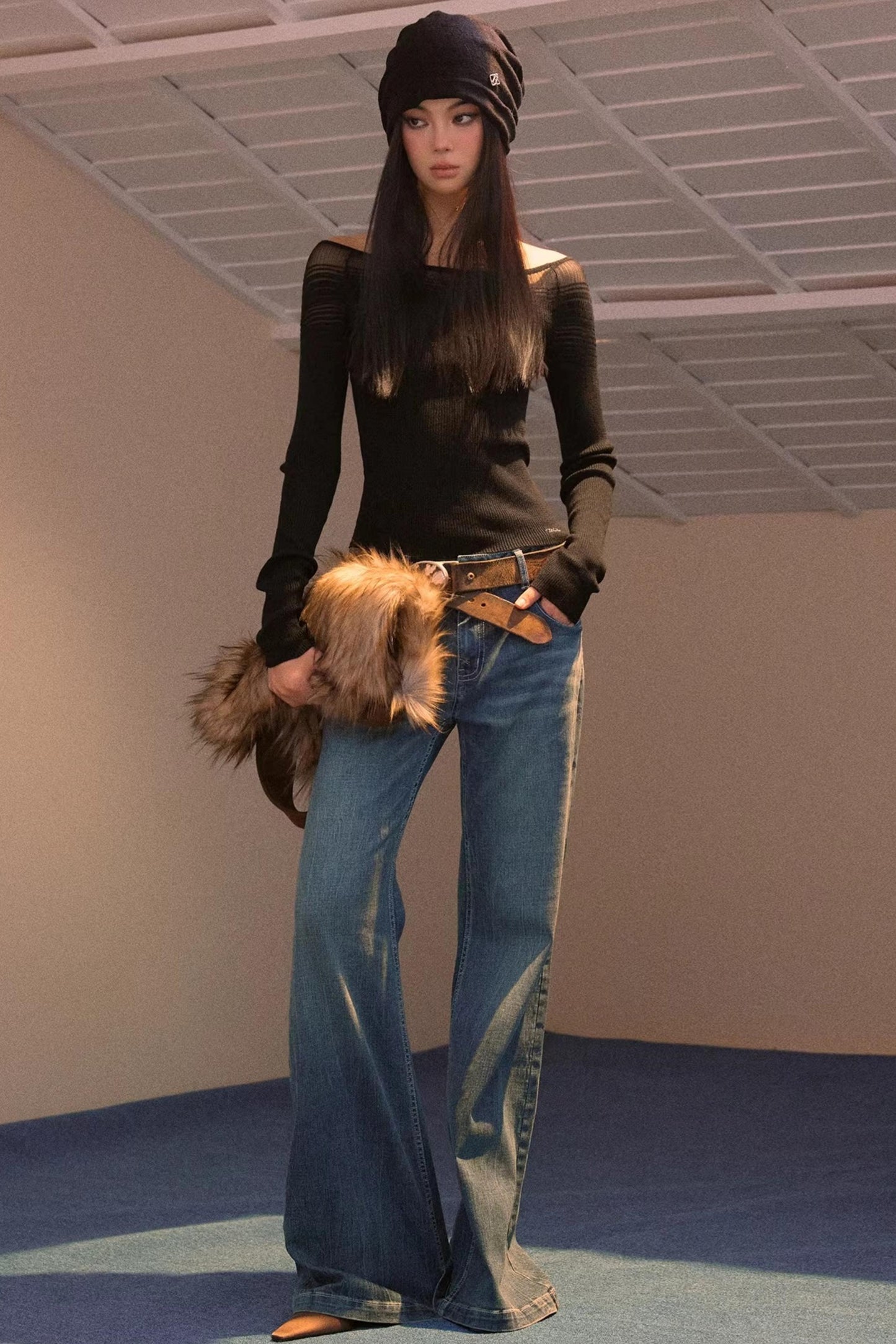 Gradient Large Neckline Knit Top