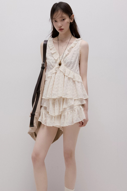 Pear White Daisy Embossed Skirt Pants