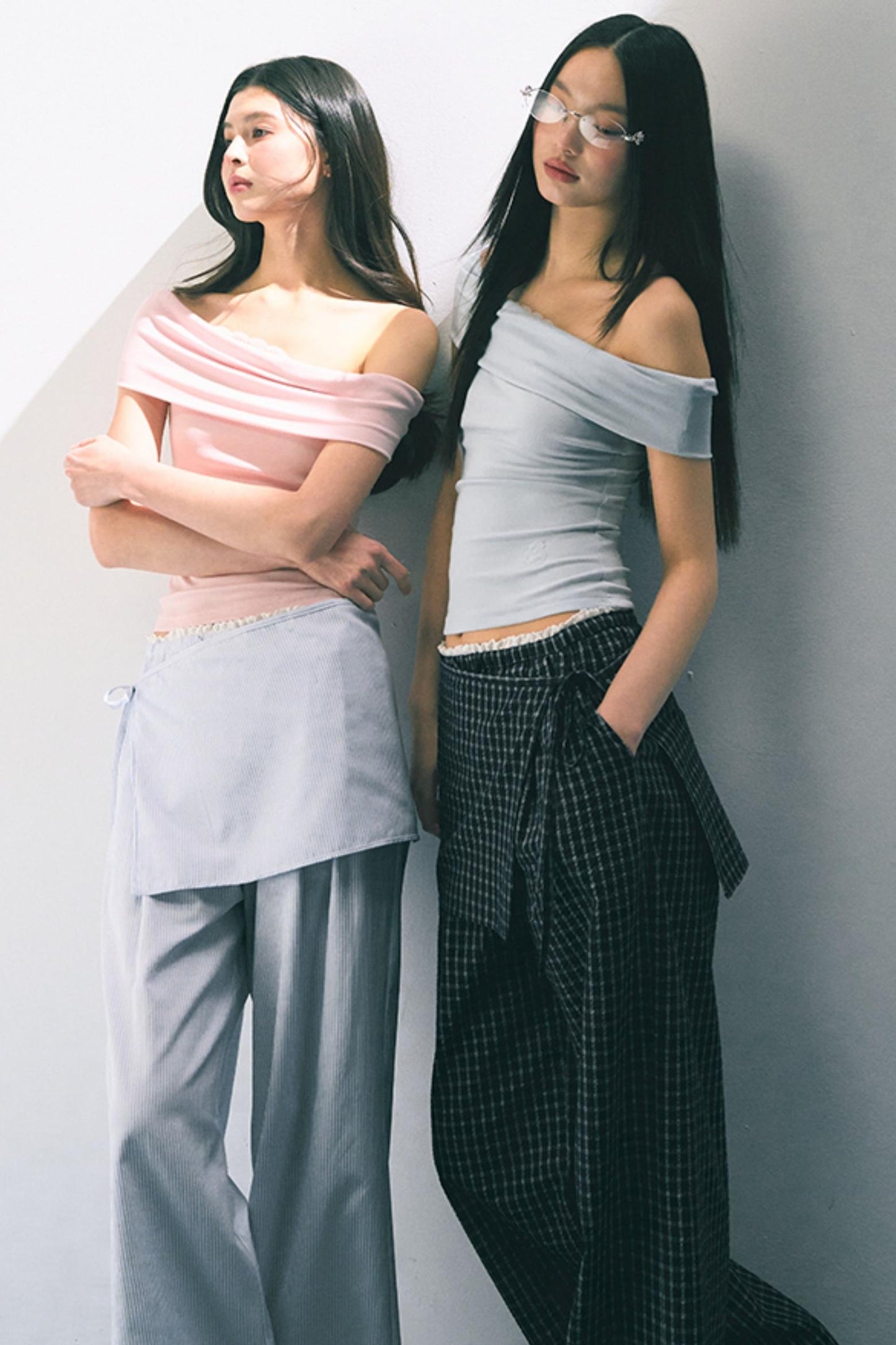 Gentle Design Lace Neckline Top