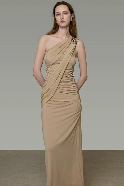 Schulterfreies Kleid mit Schleife