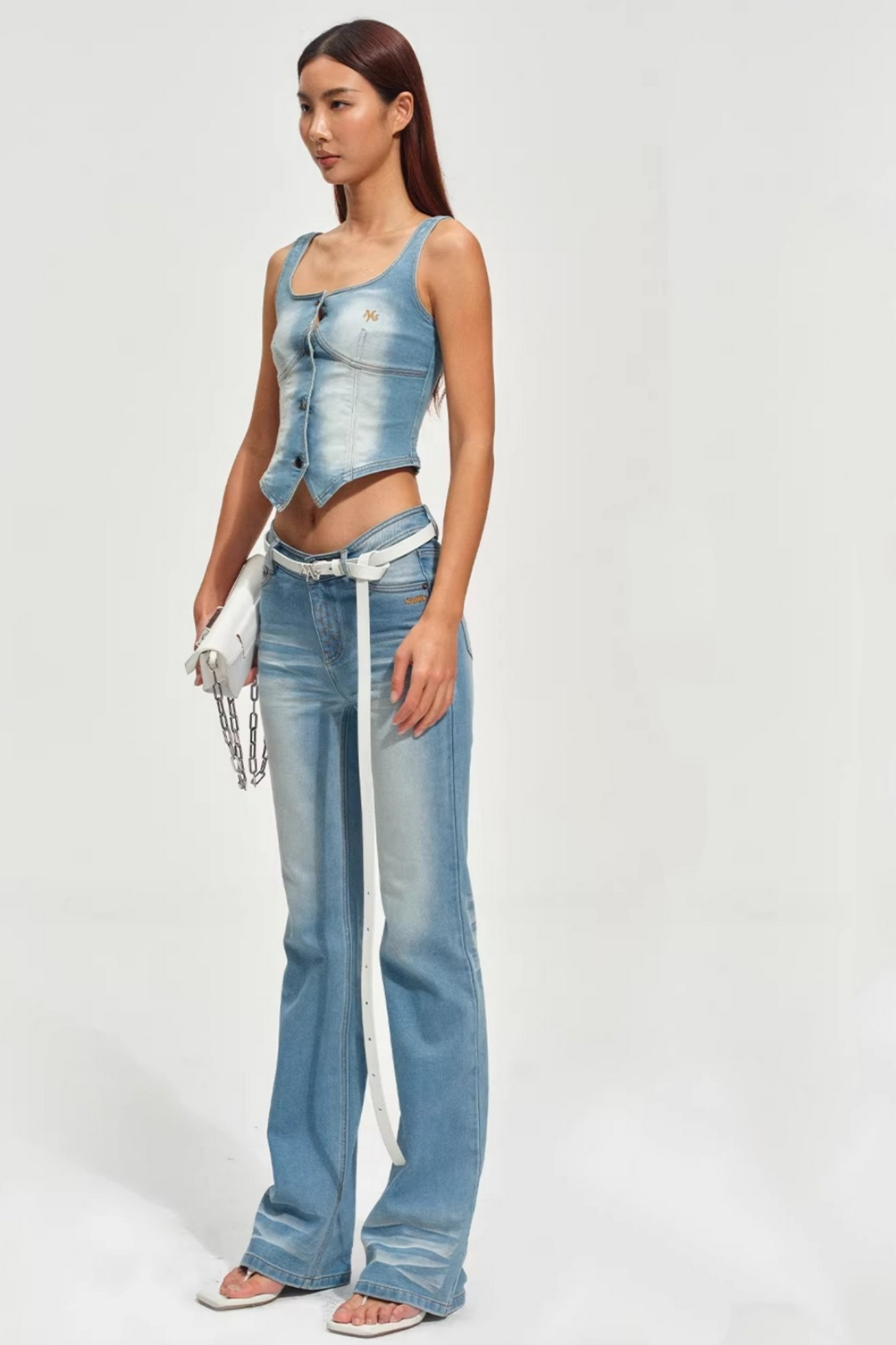 Körpernah-Weste aus gewaschenem Denim