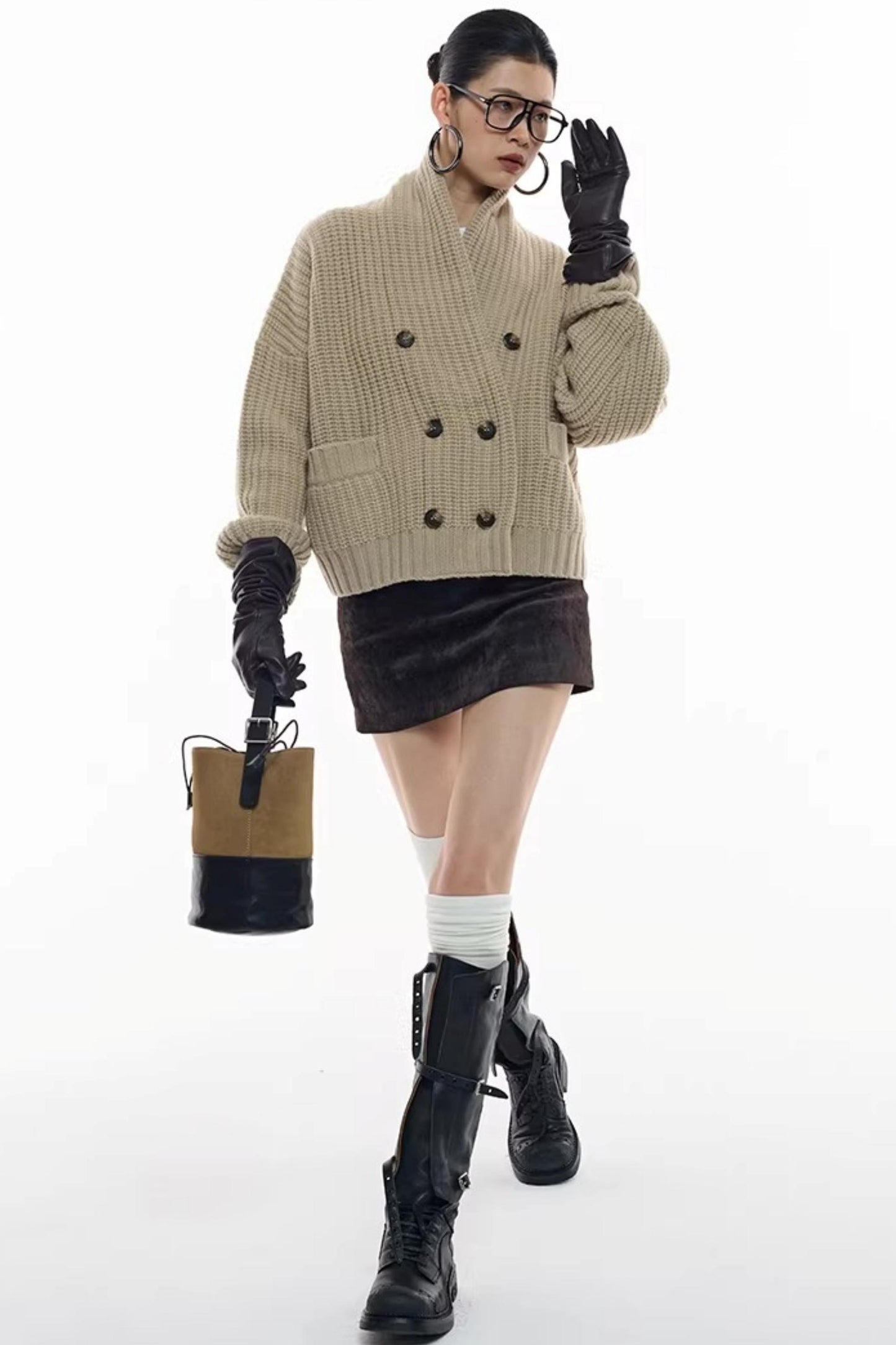 Kamelfarbener zweireihiger Strick-Strickjacke