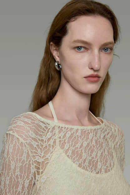 Blusa elegante in pizzo con spalline