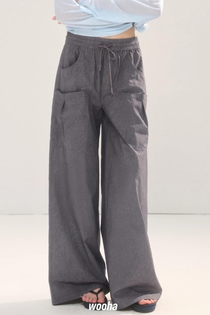 Large Pocket Wide-Leg Cargo Pants