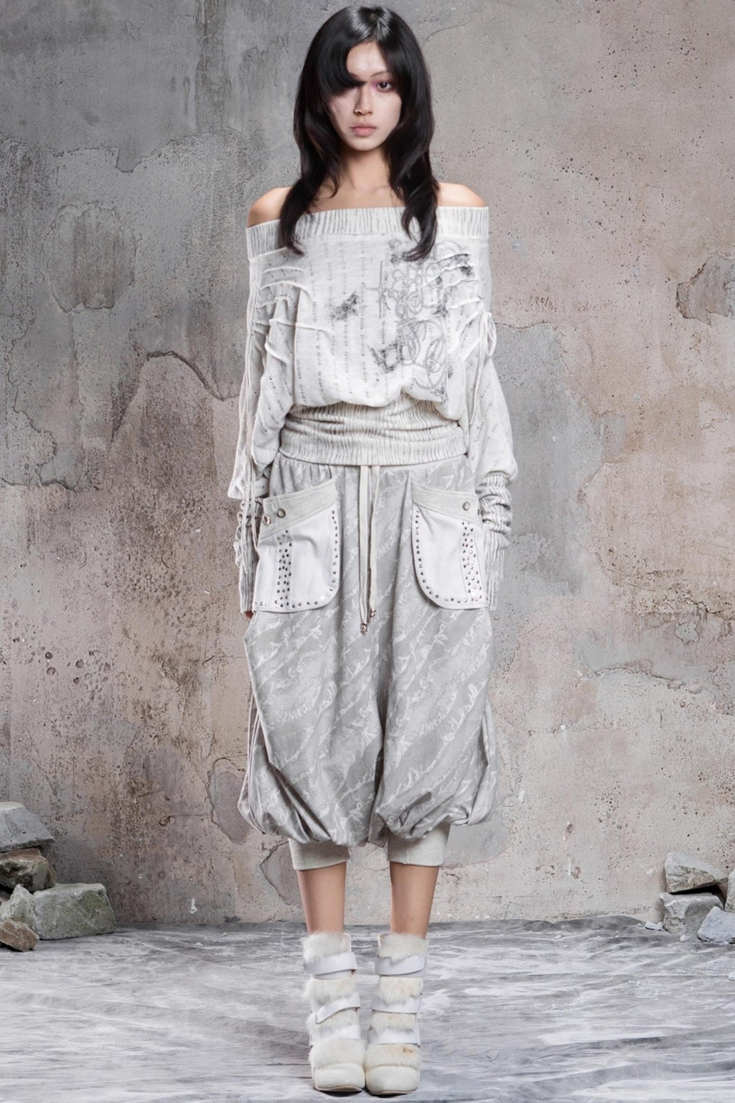 Printed One-Line Collar Knit Top