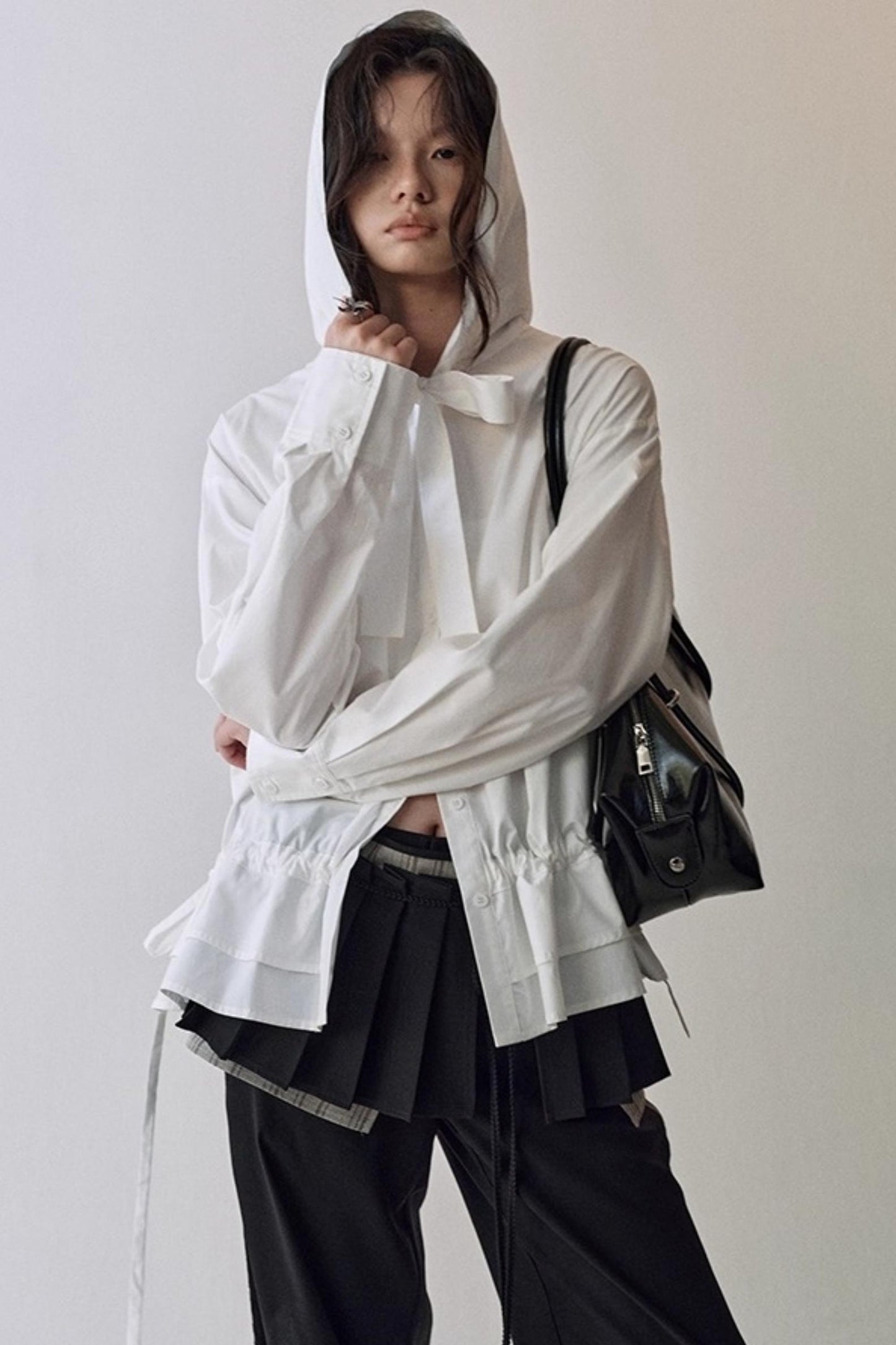 Constriction Silhouette Hooded Shirt