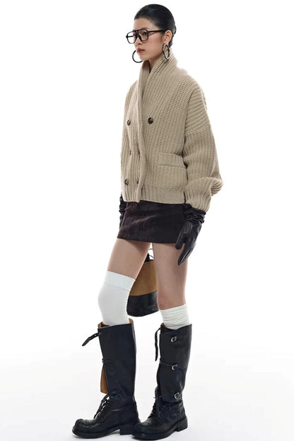 Kamelfarbener zweireihiger Strick-Strickjacke