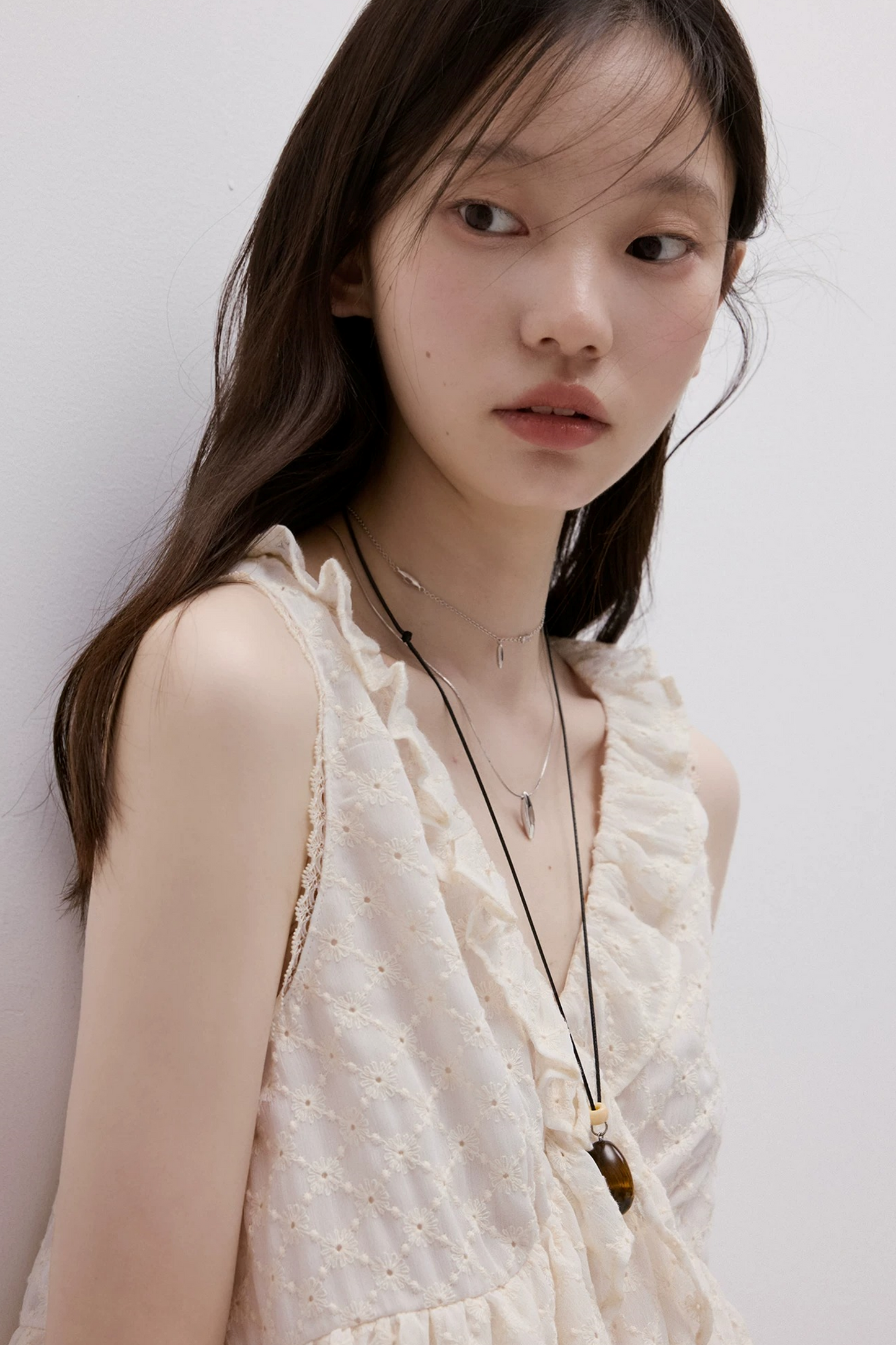 Pear White Daisy Embroidered Top
