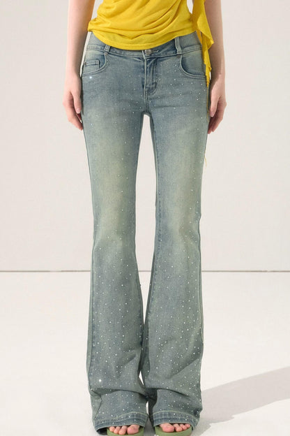 Ausgestellte Denimhose mit Strass