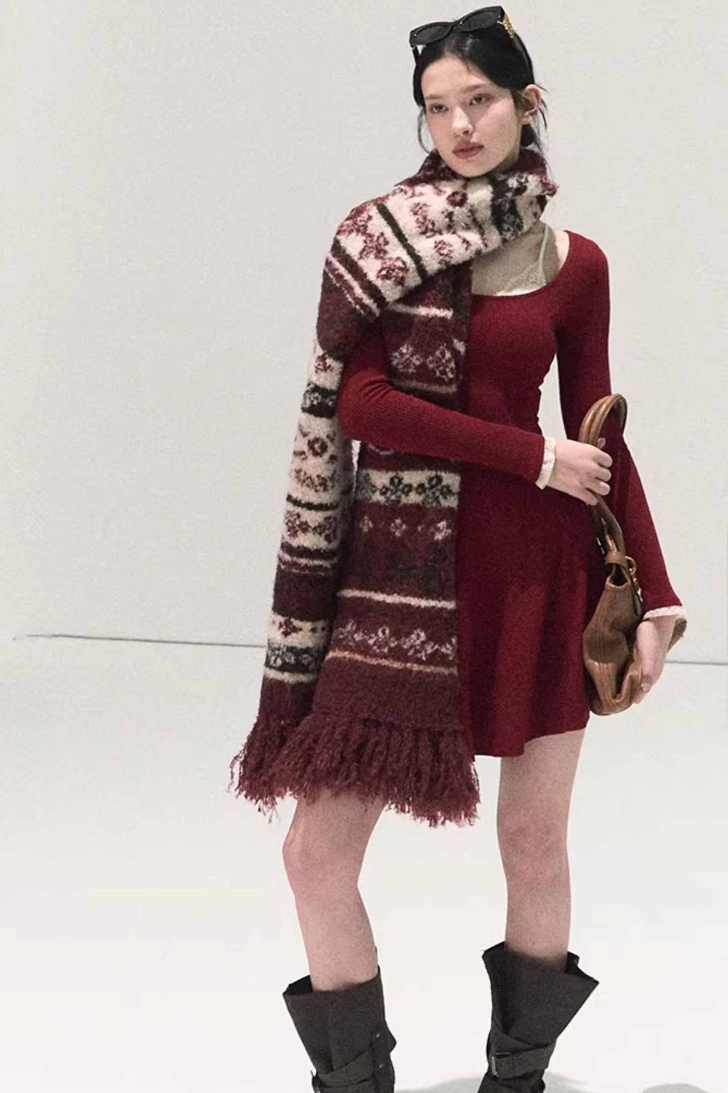Gestreiftes Kleid mit Ballettkragen