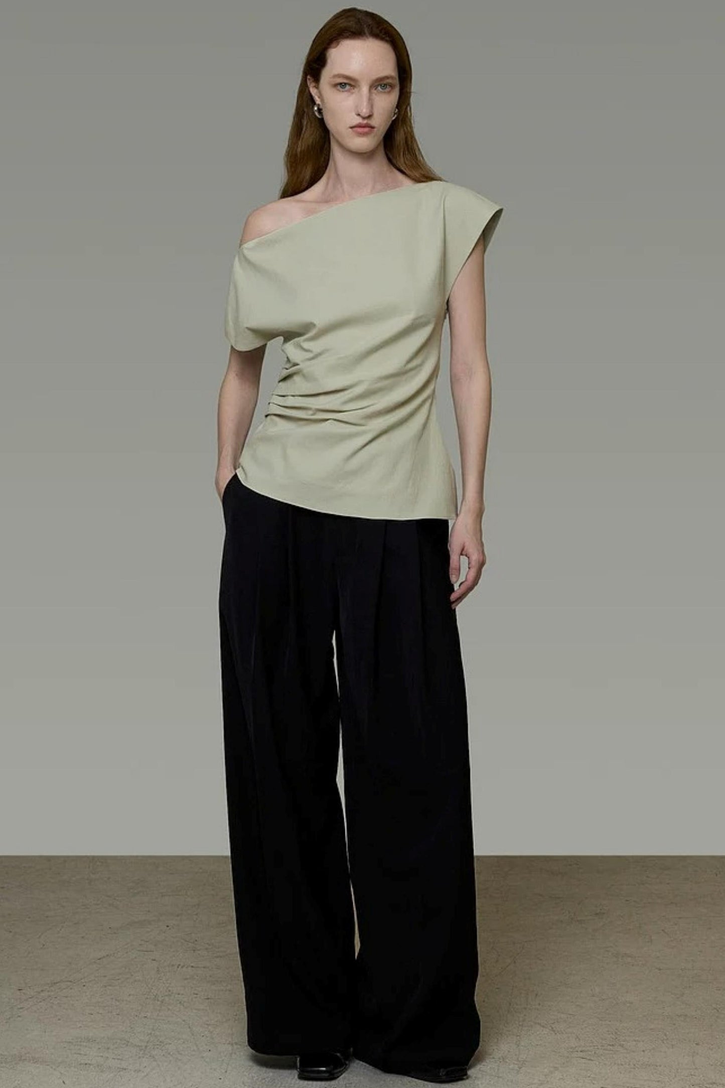 Niche Elegant Off-Shoulder Top