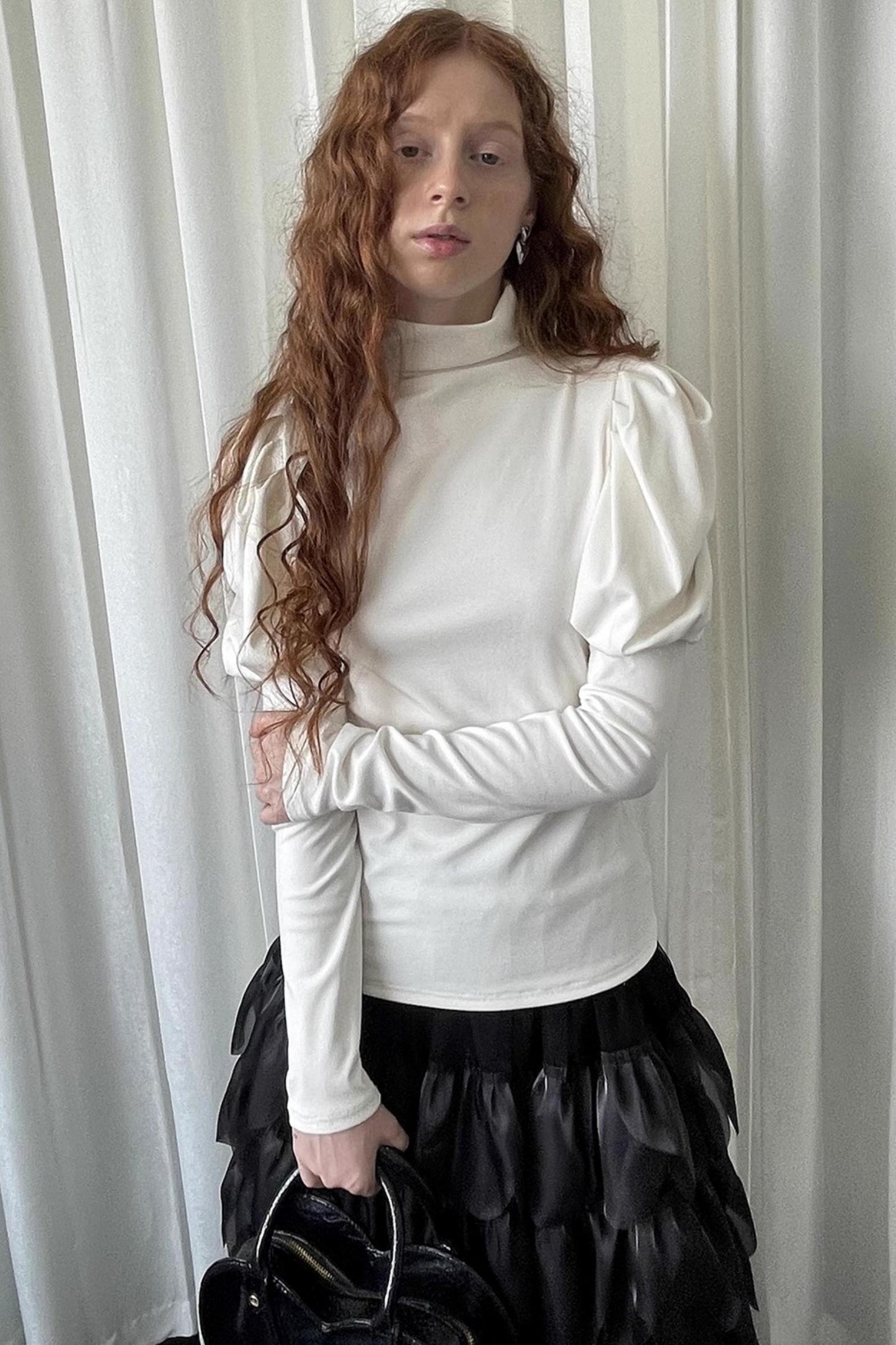 White Doll Collar Knitted Shirt