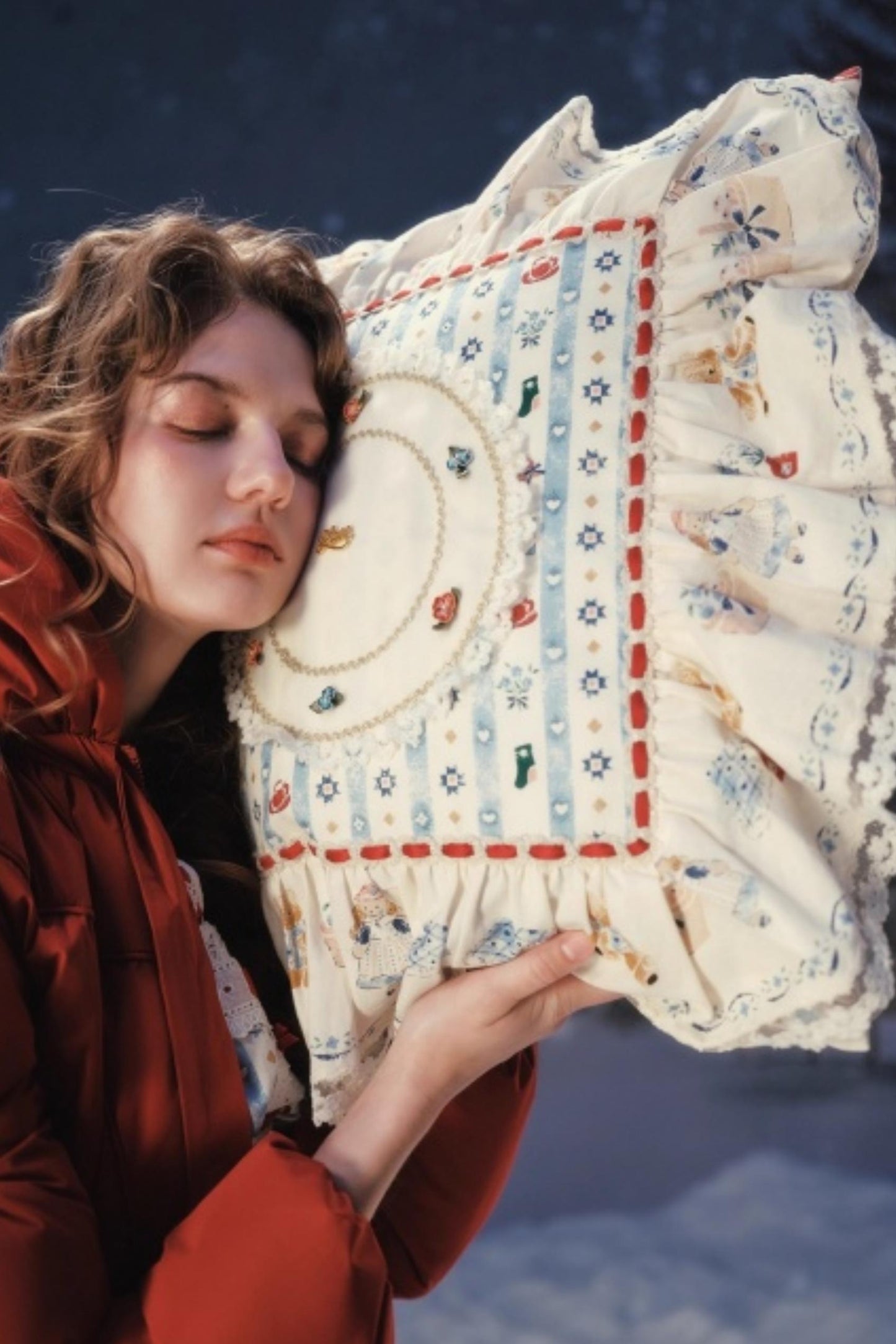 Lacemade Sweet Lace Cushion