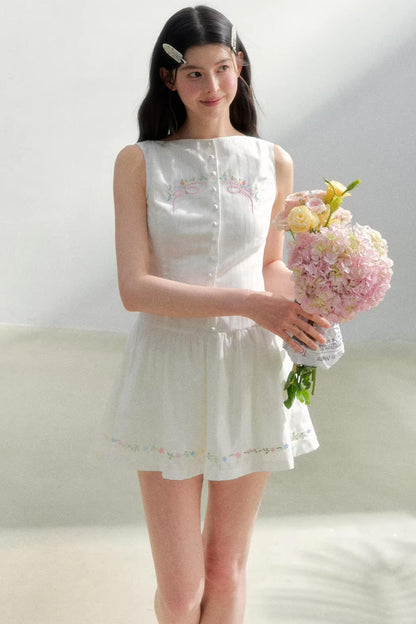Weißes, elegantes Kleid mit Taillenband