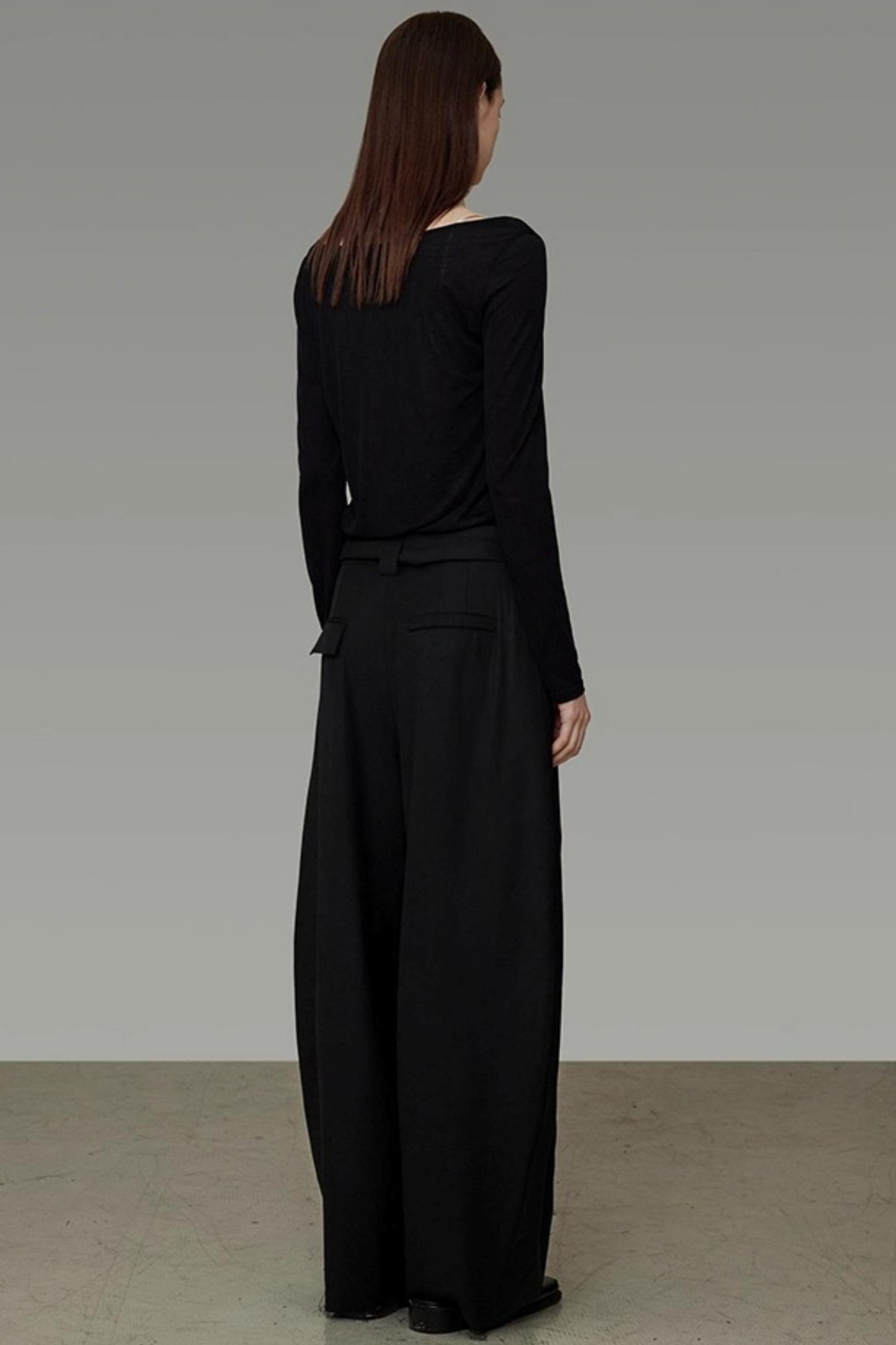 Figurbetonende, fallende Hose mit weitem Bein für den Herbst